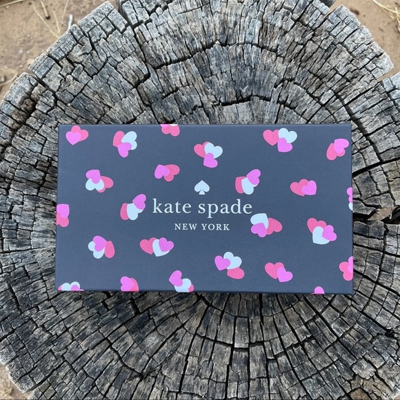 ❤️Brand New (with tags) Kate Spade Staci heart printed phone wristlet wallet❤️ - Picture 6 of 6